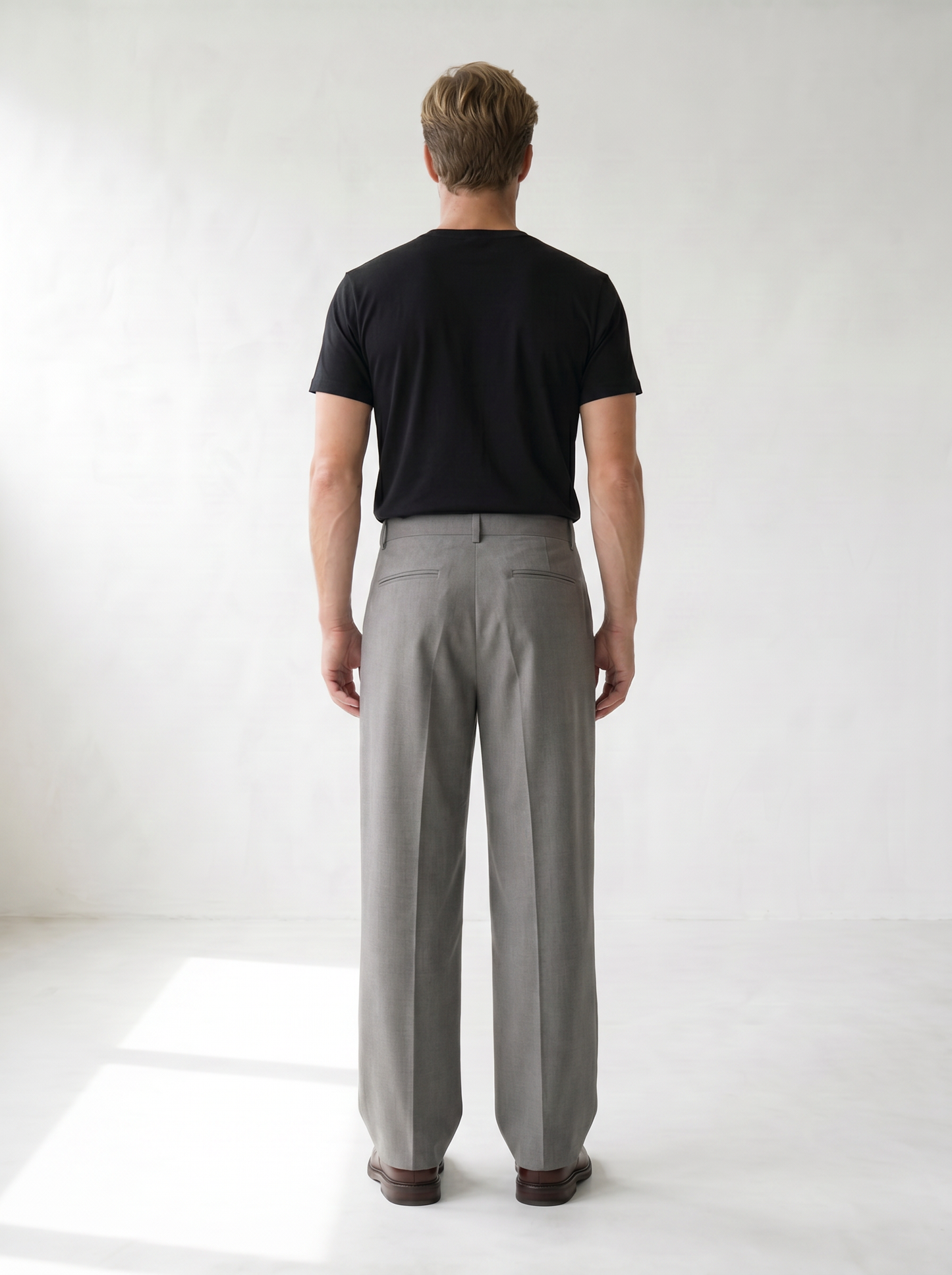 Sundrel master workflow Pleated Wide-Leg Tailored Trousers - 03_trousers_gray_model_back