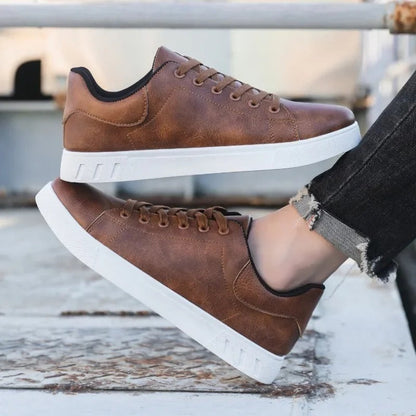 Tom Hollinger | Klassischer Sneaker in Lederoptik