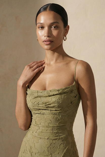 Rosalina Spitzen-Maxikleid mit Wasserfallausschnitt