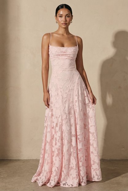 Rosalina Spitzen-Maxikleid mit Wasserfallausschnitt