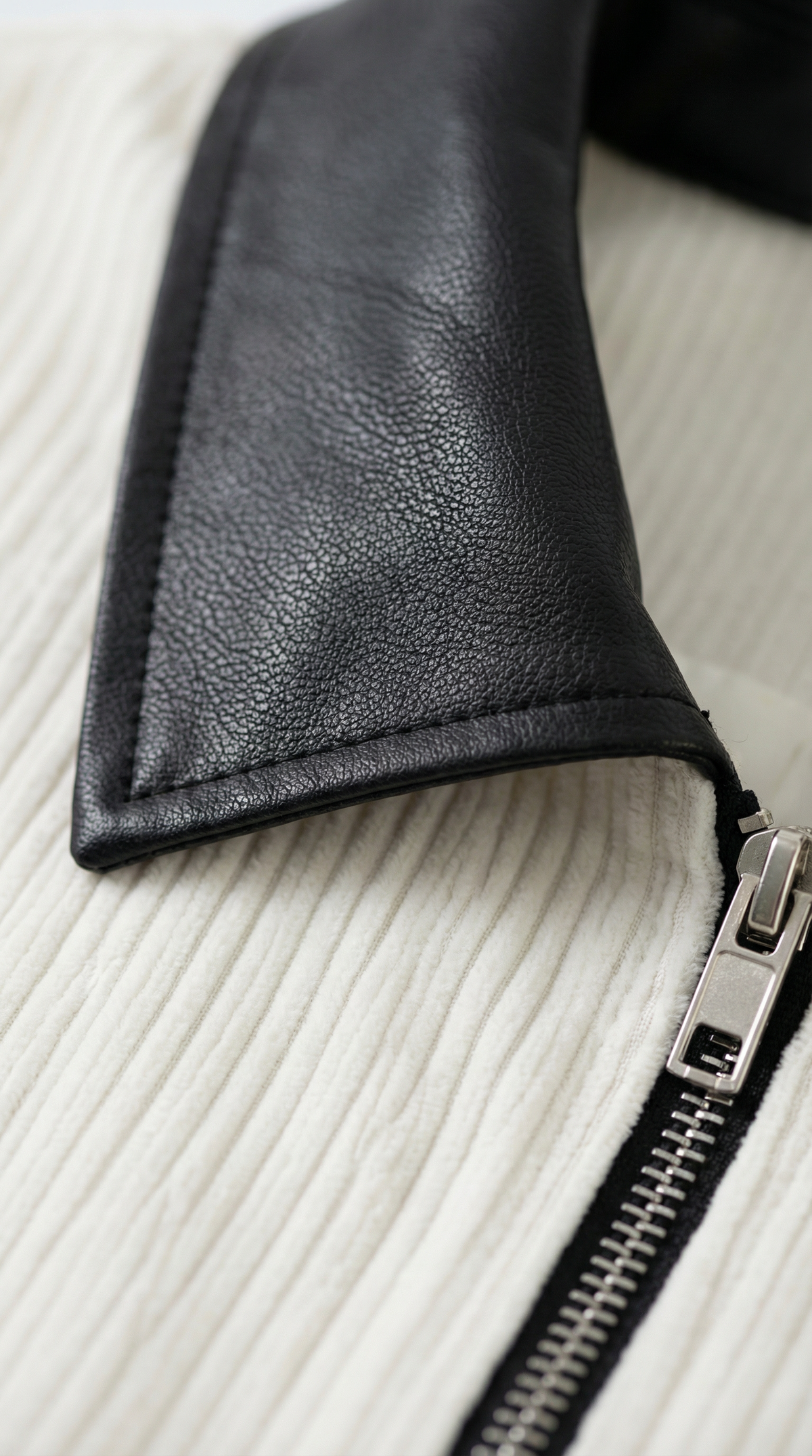 Cleo Cropped Cordjacke mit Kontrastkragen