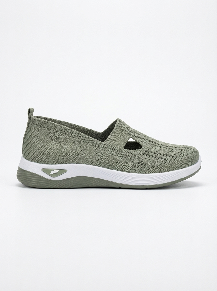 Bella Slip-On Sneaker aus atmungsaktivem Flyknit